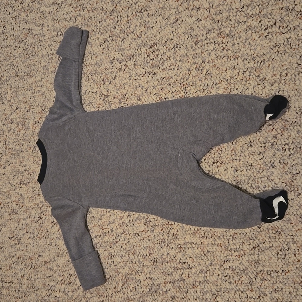 Nike size newborn snap up sleeper - Picture 4 of 4